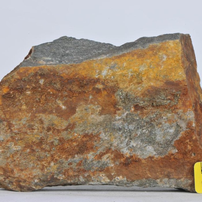 （层控型）内蒙古白云鄂博铁矿床标本